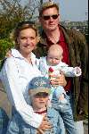 Kaatsheuvel 21 april 2002
50 jarig bestaan van de efteling en premiere show Hans Klok.
Mariska v Kolck met gezin