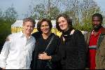 Kaatsheuvel 21 april 2002
50 jarig bestaan van de efteling en premiere show Hans Klok.
Tineke Verburg met zoontje