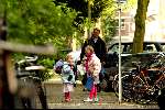 Amsterdam 27 april 2002
Ursul de Geer met zijn dochters