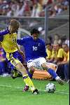 19 juni 2000
Italie-Zweden in het PSV stadion.
Del Piero in duel met Johan Mellberg