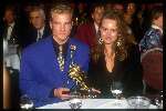 Dennis Bergkamp voetballer van het jaar samen met zijn vrouw