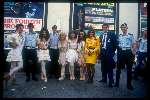 Antwerpen 9 mei 1987
Reportage over eendag de Dolly Dots, via Schiphol Oost-Antwerpen-Schiphol-Laren ( Groningen)
Angela Groothuizen Met grote Limousines en politie op de motor