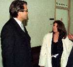 Emile Ratelband met Elaine Vis bij rechtbank
19 Maart 2001