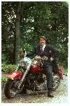Emile Ratelband met zijn motor