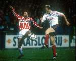 Erik Gerets spelend voor PSV tegen Bayern Munchen