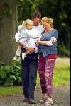 Hilversum 8 juni 2002
Esther Duller met baby en man en dochter