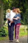 Hilversum 8 juni 2002
Esther Duller met baby en man en dochter