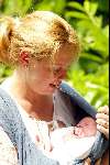 Hilversum 8 juni 2002
Esther Duller met baby