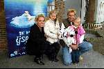 Amersfoort 12 april 2003
Premiere de ijsbeer in amersfoort
Esther Duller met gezin