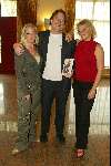 Bussum 25 april 2003
presentatie boek willem Ruis. van gijs groenteman
Nicolas Ruis , eva ruis en ineke  ruis