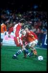 Marc Overmars spelend voor het nederlands elftal