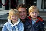 Amersfoort 12 april 2003
Premiere de ijsbeer in amersfoort
marco borsato met luca