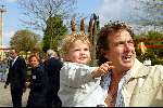 Slagharen 29 april 2003
Marco Borsato met Leontine en Senna Luca en Jada
in ponypark slagharen