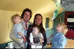 Slagharen 29 april 2003
Marco Borsato met Leontine en Senna Luca en Jada
in ponypark slagharen
