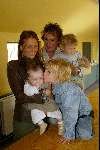 Slagharen 29 april 2003
Marco Borsato met Leontine en Senna Luca en Jada
in ponypark slagharen