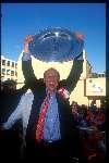 Mart v d Heuvel met de kampioensschaal
Seizoen 1996/1997