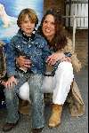 Amersfoort 12 april 2003
Premiere de ijsbeer in amersfoort
minousche jorissen met zoontje max