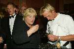 Amsterdam 8 april 2003
Premiere Johnny English. feest in hotel l\'europe
Nelly Fryda eet oesters