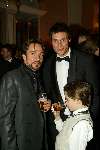 Amsterdam 8 april 2003
Premiere Johnny English. feest in hotel l\'europe
spiros met zoontje en kenan raven