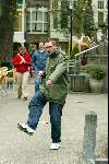 Amsterdam 11 april 2003
Theo Maassen voetballen in vondelpark