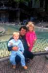 Andre Hazes met zijn twee kinderen van Rachell
1988