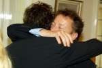 Blaricum 29 april 2004
Marco Borsato krijgt Koninklijke onderscheiding. Marco Met zijn broer Armando Borsato
