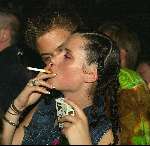 Amsterdam 16 april 2003
premiere van god los.
Aukje v Ginneken met een sigaret rokend en met Jim Idols