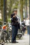 Amsterdam 9 april 2004
Bartho Braat met vrouw op cornelis schuytstraat