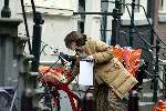 Amsterdam 4 april 2003
Vrouw van Beau v Erven Dorens zwanger met de fiets