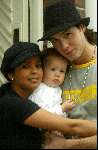 Venlo 28 April 2004
Django Titulaer samen met mama Irene Titulaer
De vriendin en zoontje van Boris Idols