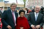 Scheveningen 29 april 2004
65e verjaardag van Pieter v Vollenhoven in het circustheater.
Bram Peper met Gerrit Zalm en vrouw