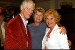 Soestduinen 26 april 2003
connie vink krijgt koninklijke onderscheiding
martine Bijl en berend boudewijn