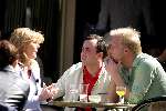 Amsterdam 23 april 2004
Elaine Vis op terras bij Joffers met Horrace Cohen en Danny Rook