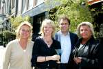 Amsterdam 28 april 2004
Presentatie cd Robert Halewijn bij En Pluche  . 
Aad Ouborg met Dorien Ouborg  Els Ouborg en Petra Ouborg