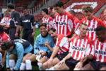 Eindhoven, 8 augutus 2000
Perspresentatie PSV betaald voetbal seizoen 2000/2001
Plezier bij reserve doelman Patrick lodewijks en Ernest Faber