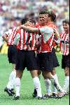 Amsterdam Arena stadion, 13 Augustus 2000
PSV-Roda JC, eindstand 2-0 om de Johan Cruyff-schaal
Ernest Faber wordt gefeliciteerd met zijn doelpunt (2-0)
Arnold Bruggink en Nikiforov