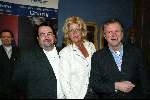 Rotterdam 13 april 2004
Presentatie cd Lee Towers in Hotel New York.
v.l.n.r. Hoofredakteur Weekend Marc v d Linden, Hoofdredaktrice Story Angela Hoogeveen en Hoofdredakteur Prive Evert Santegoeds