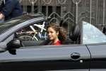 Amsterdam 28 april 2004
Fajah Lourens in haar Peugeot 206 cabrio samen met haar dochtertje.