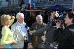 Ouderkerk aan de Ijssel 24 april 2004
Opening Klein Paardenburg in Ouderkerk aan de Amstel.
Joke Bruijs en Gerard Cox