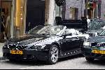 Amsterdam 2 april 2004
Gordon en Christine Kroonenberg op pc hooftstraat in bmw 645 CI cabrio