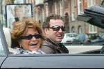 Amsterdam 2 april 2004
Gordon en Christine Kroonenberg op pc hooftstraat in bmw 645 CI Cabrio