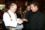 Amsterdam 19 april 2004
Presentatie cd voor Unicef in Hotel Americain.
Gordon oesters etend