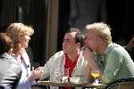 Amsterdam 23 april 2004
Elaine Vis op terras bij Joffers met Horrace Cohen en Danny Rook