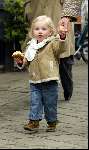 Amsterdam 10 april 2004
Prins Bernhard jr met Isabelle   op Cornelis Schuytstraat