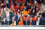 Amsterdam 19 april 2004
Premiere in Oranje in Amsterdam Arena.
Ivo Niehe met kinderen op tribune