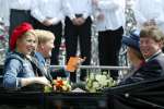 Groningen 30 april 2004
Koninginnedag 2004 in Warffum (Groningen)
Prinses Maxima  met Prins Willem Alexander en Koningin beatrix in  koets. Jacques Wallage