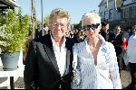 Ouderkerk aan de Ijssel 24 april 2004
Opening Klein Paardenburg in Ouderkerk aan de Amstel.
Jan des Bouvrie  met Monique des Bouvrie