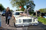 Ouderkerk aan de Ijssel 24 april 2004
Opening Klein Paardenburg in Ouderkerk aan de Amstel.
Nicole des Bouvrie en Jean Marc des Bouvrie op oude amerikaanse auto