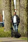 Laren 12 april 2004
John de Mol sr wandelend met hond
