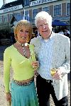 Ouderkerk aan de Ijssel 24 april 2004
Opening Klein Paardenburg in Ouderkerk aan de Amstel.
Joke Bruijs en Gerard Cox